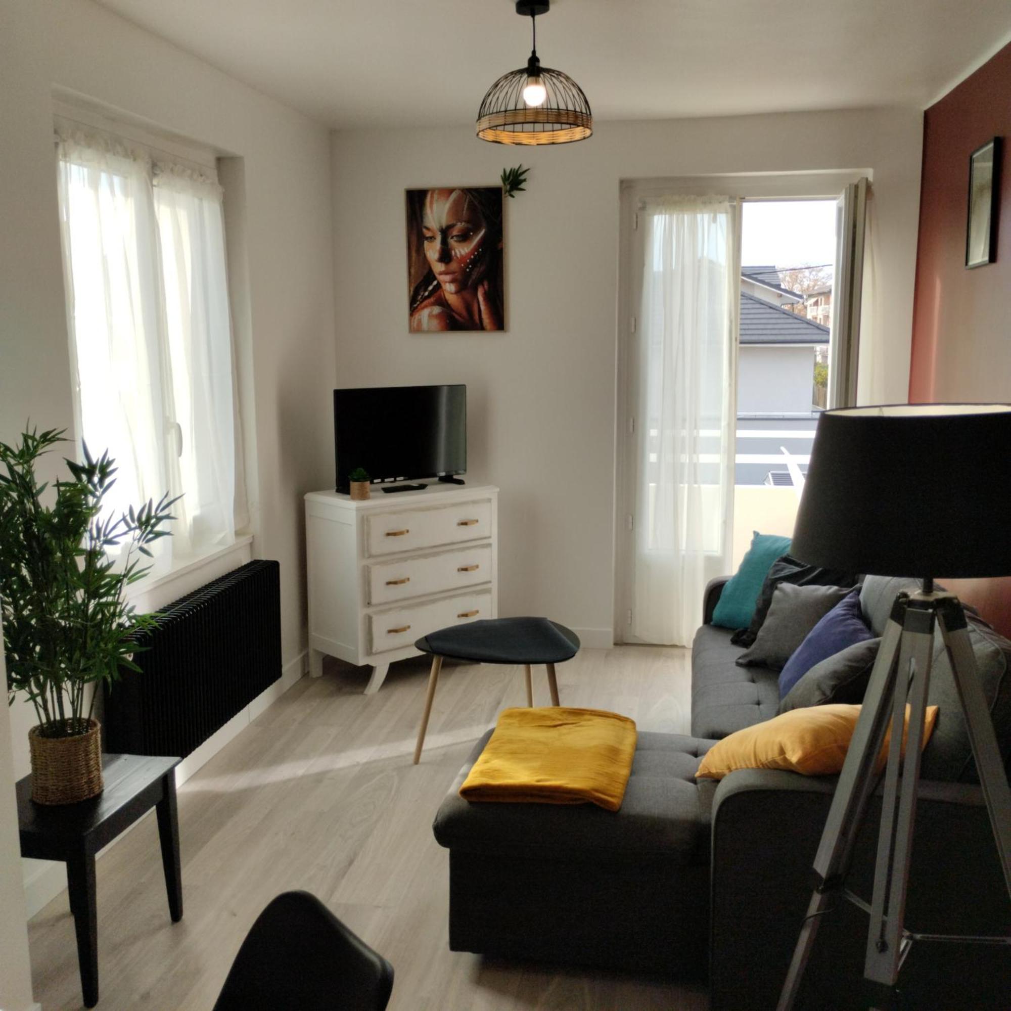 Appartement Verdoyant Au Bord Du Lac Leman Entre Evian Et Thonon Dans Une Villa Publier Dış mekan fotoğraf